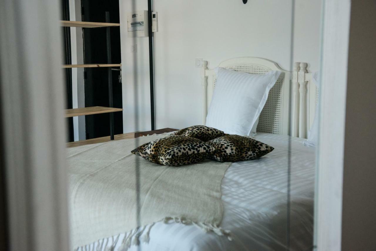 Les Suites Du 17 Aigues-Mortes Exterior foto